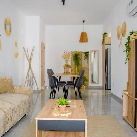Coastal Getaway Apartment Larnaca Exterior photo